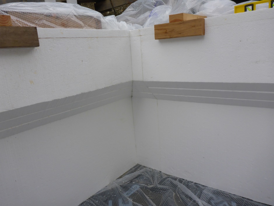 Fitted Cut Outer Eps Inside Corner