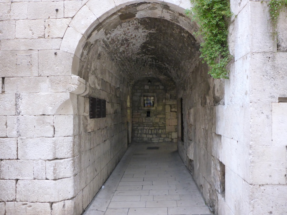 002_DiocletianPalace02