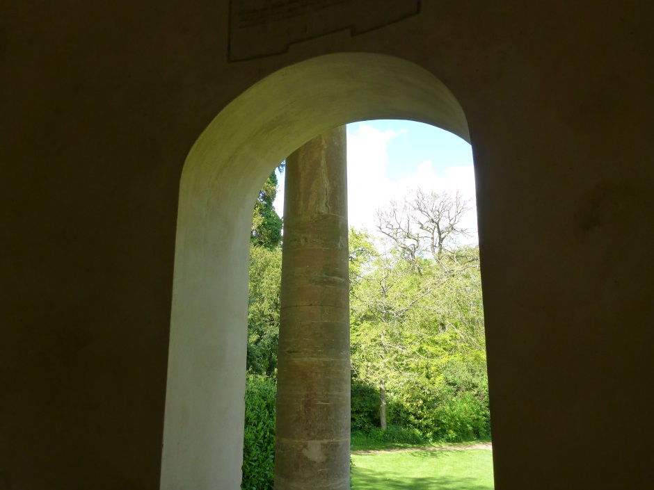 057_StowePillarInDoorway