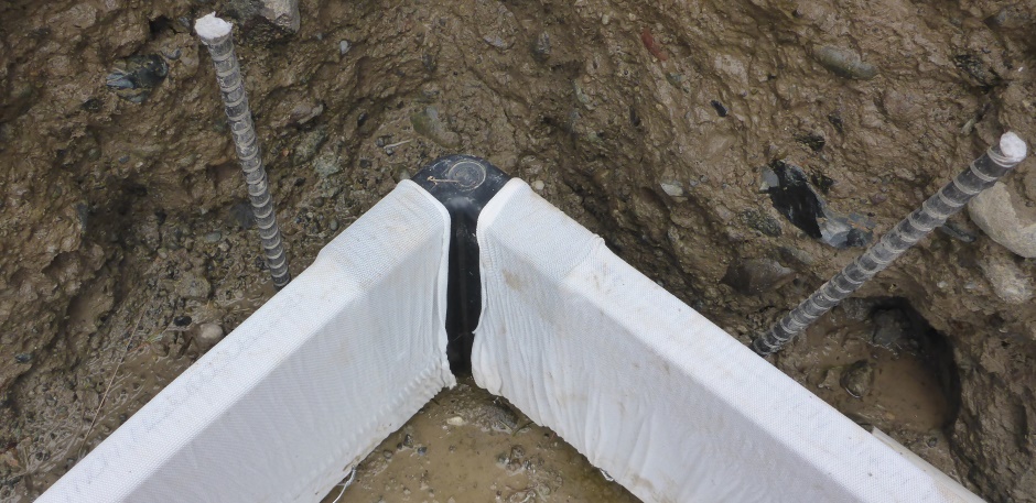 Form-A-Drain Concave Corner With Sock