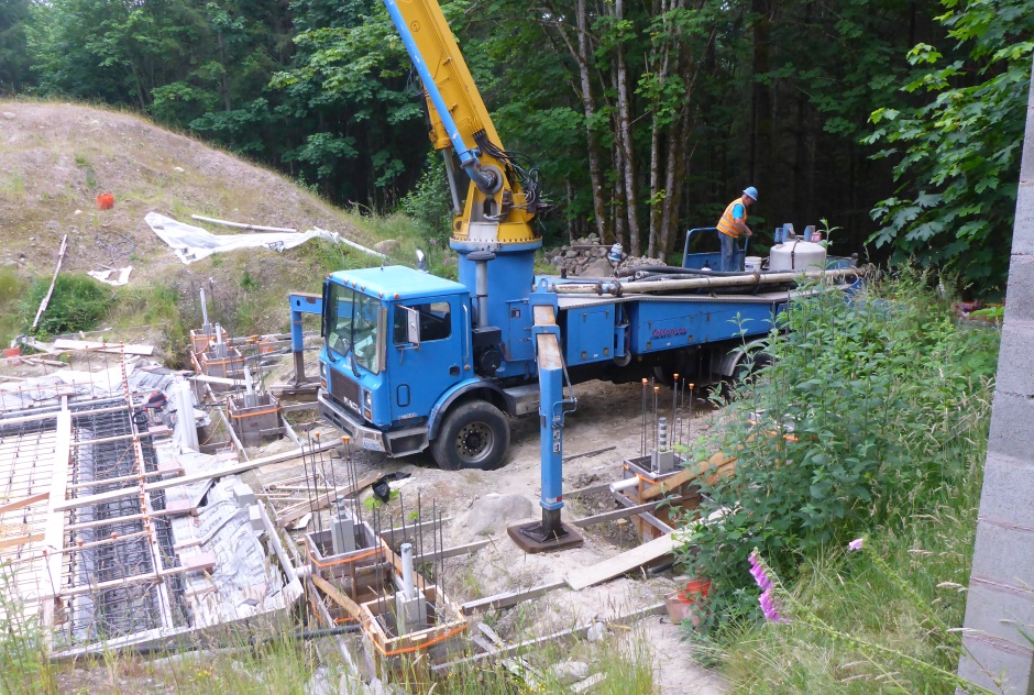 Pump Truck Location With Front Outriggers