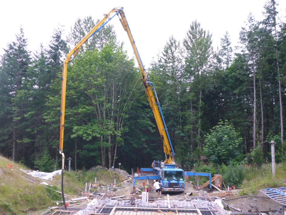 Pump Truck With Outriggers