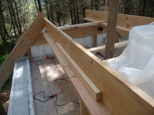 Roof joining east west beams