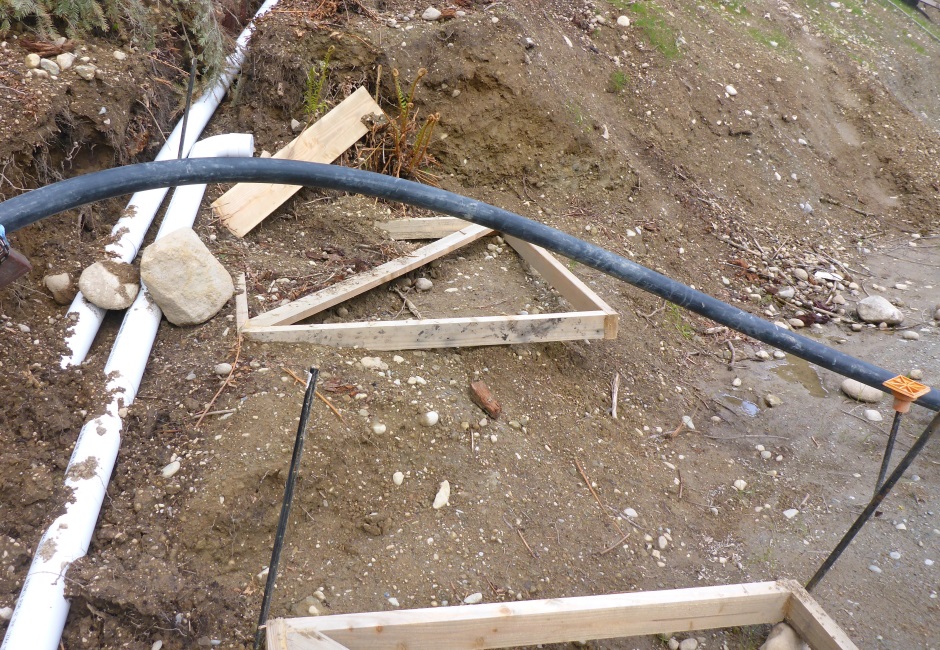 Sewer pipe and water pipe sleeved crossing