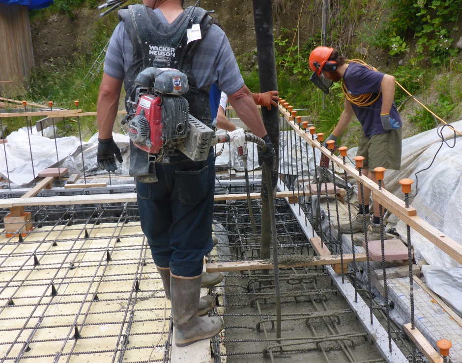 Vibrating Concrete In Footings East