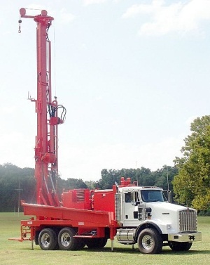 Well drilling truck